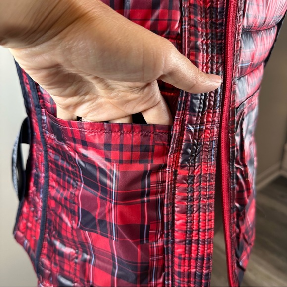 Tommy Hilfiger Red Plaid Packable Lightweight Puffer Vest Size S - Picture 9 of 13